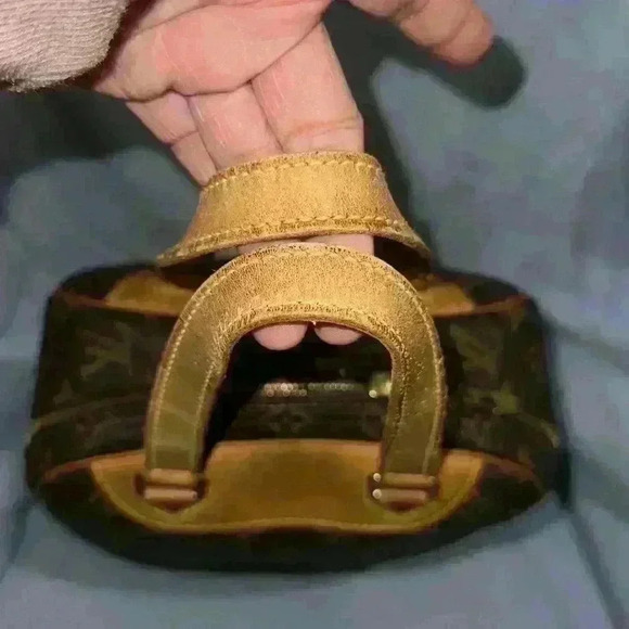 Louis Vuitton Monogram Excursion Shoe Bag - Picture 2 of 9